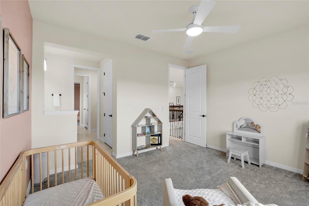 На продажу: $899,000 (5 спален, 4 ванн, 4033 Квадратных фут)