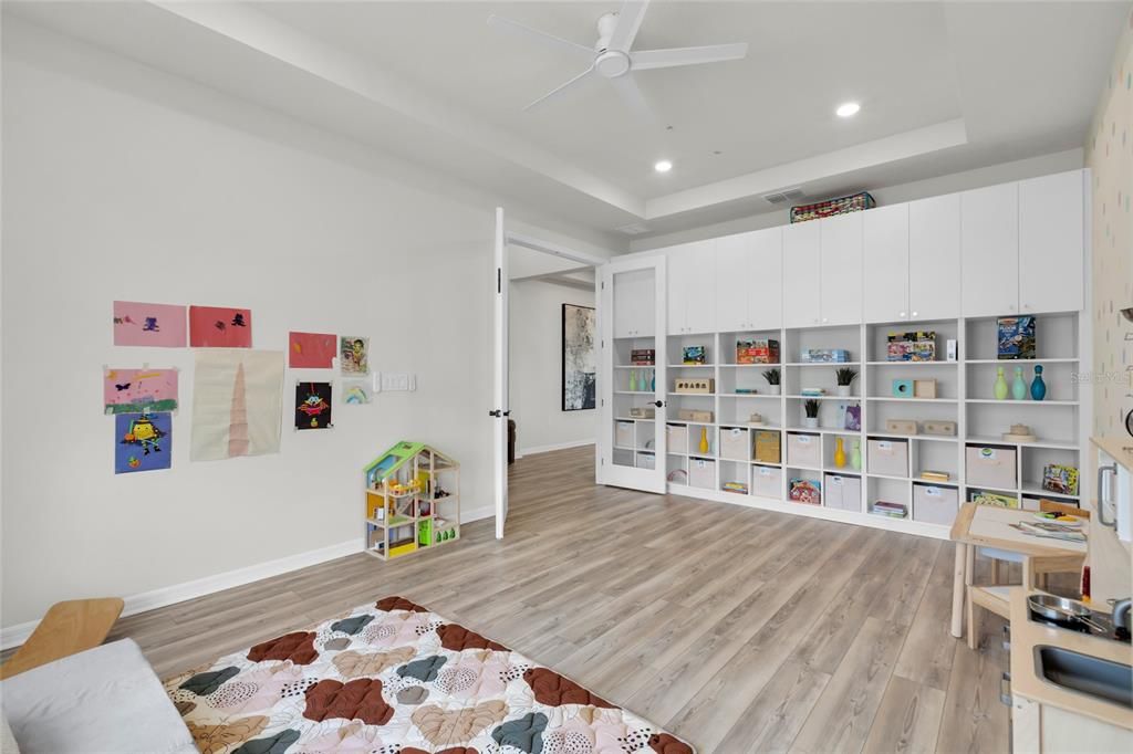 На продажу: $899,000 (5 спален, 4 ванн, 4033 Квадратных фут)