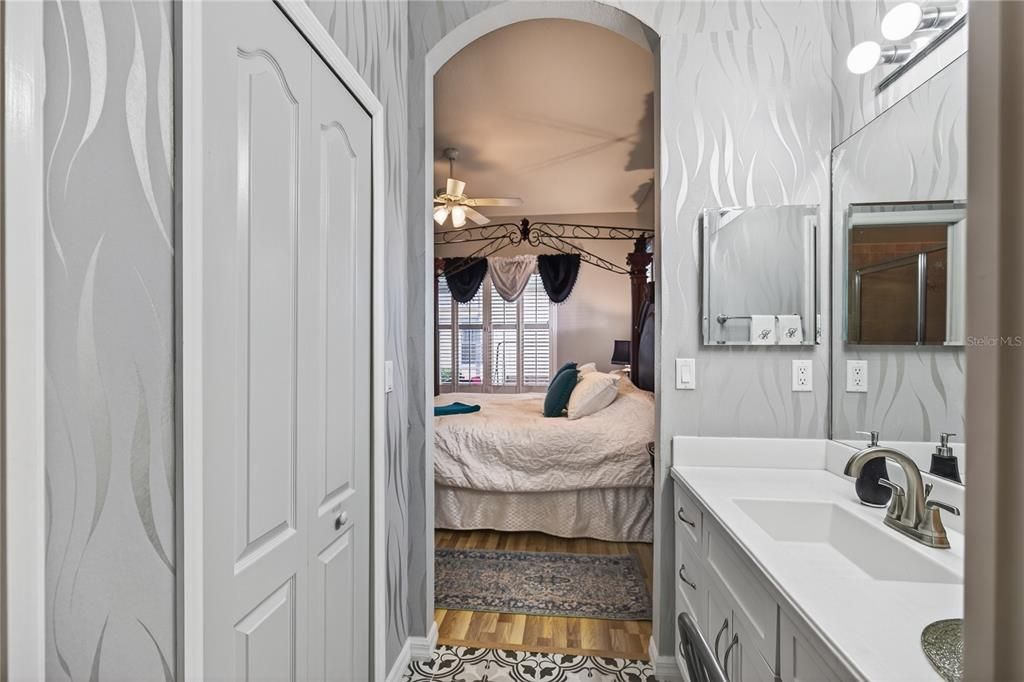 待售: $279,000 (2 贝兹, 2 浴室, 1414 平方英尺)