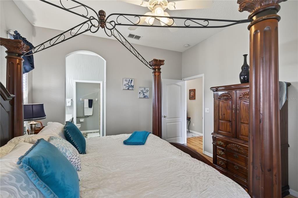 待售: $279,000 (2 贝兹, 2 浴室, 1414 平方英尺)