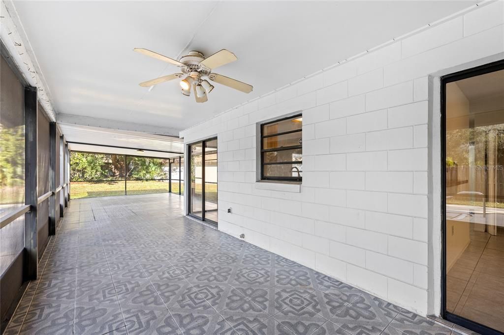 En Venta: $360,000 (2 camas, 2 baños, 1404 Pies cuadrados)