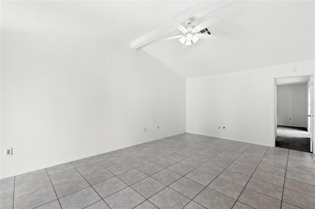 En Venta: $360,000 (2 camas, 2 baños, 1404 Pies cuadrados)