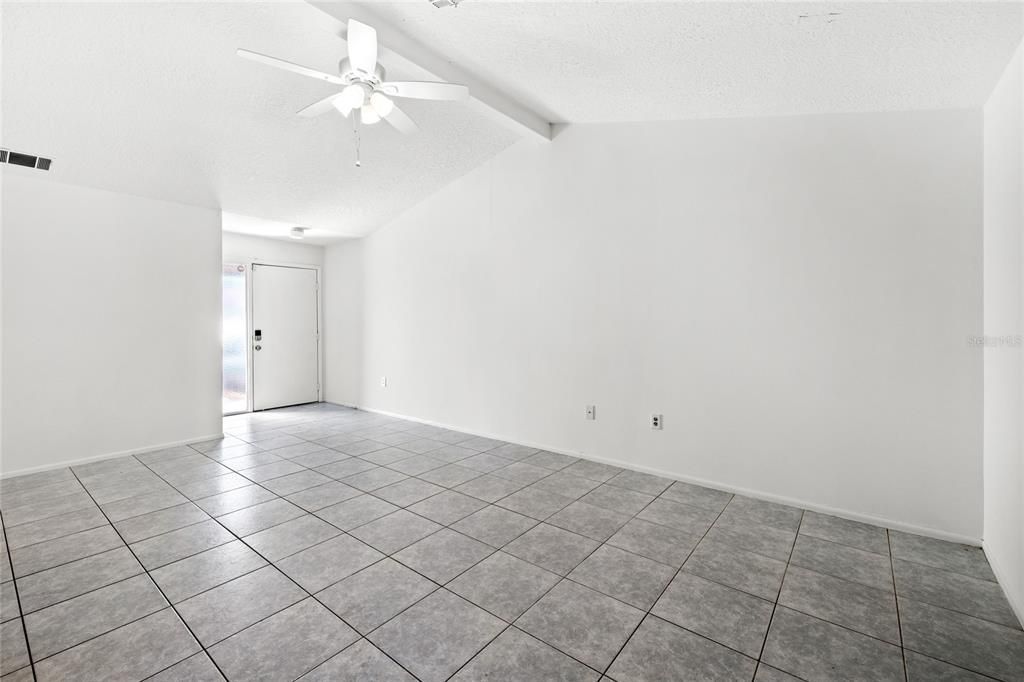 En Venta: $360,000 (2 camas, 2 baños, 1404 Pies cuadrados)