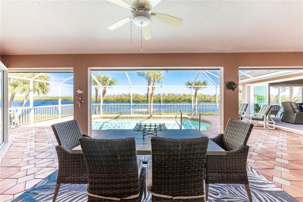 На продажу: $999,900 (3 спален, 2 ванн, 2452 Квадратных фут)