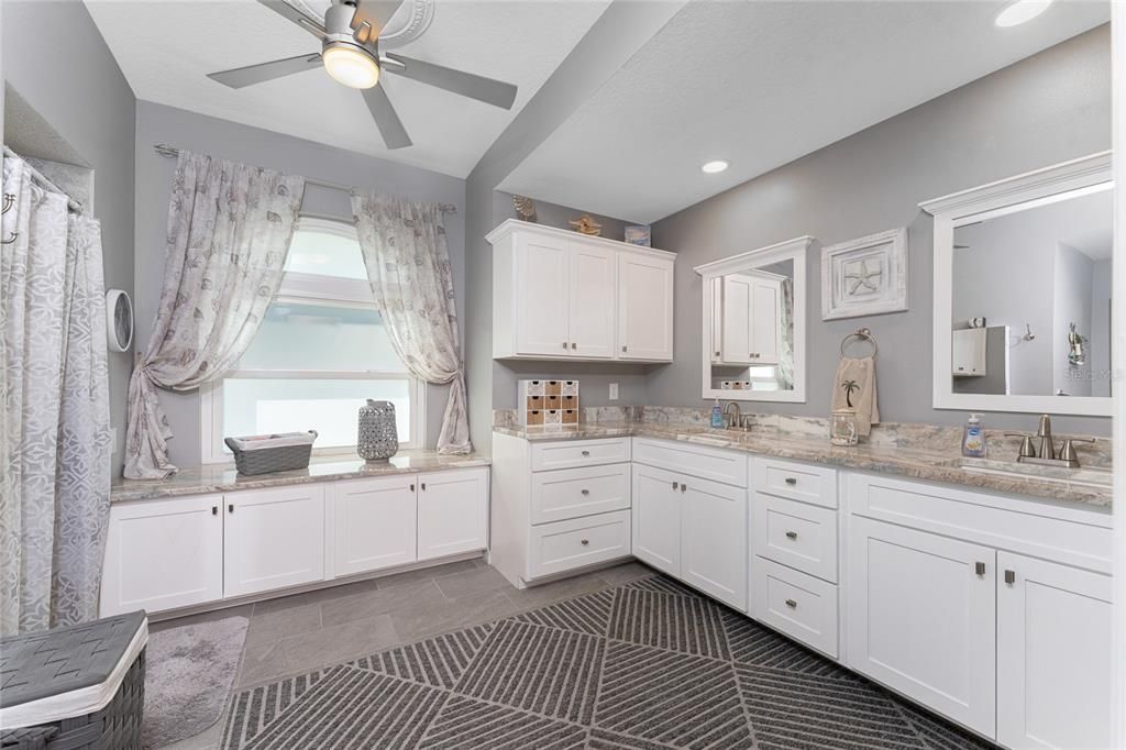 На продажу: $999,900 (3 спален, 2 ванн, 2452 Квадратных фут)