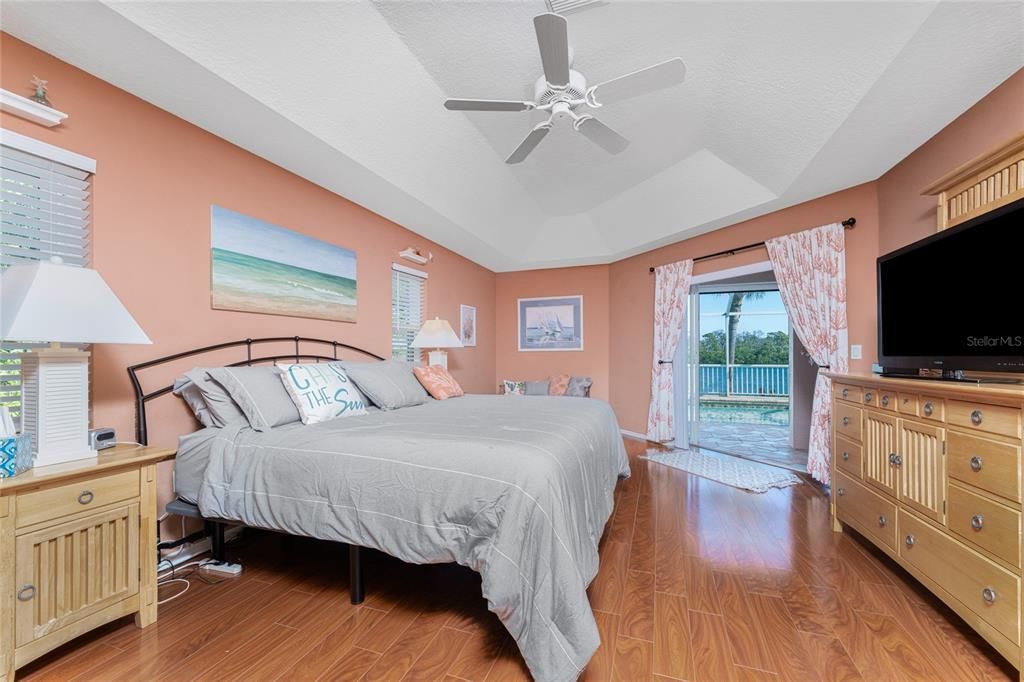 На продажу: $999,900 (3 спален, 2 ванн, 2452 Квадратных фут)