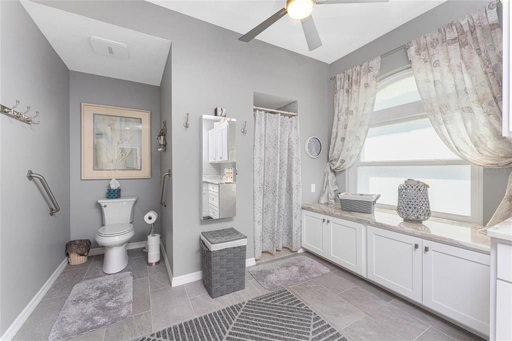 На продажу: $999,900 (3 спален, 2 ванн, 2452 Квадратных фут)