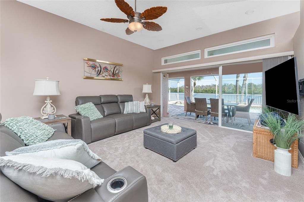 На продажу: $999,900 (3 спален, 2 ванн, 2452 Квадратных фут)