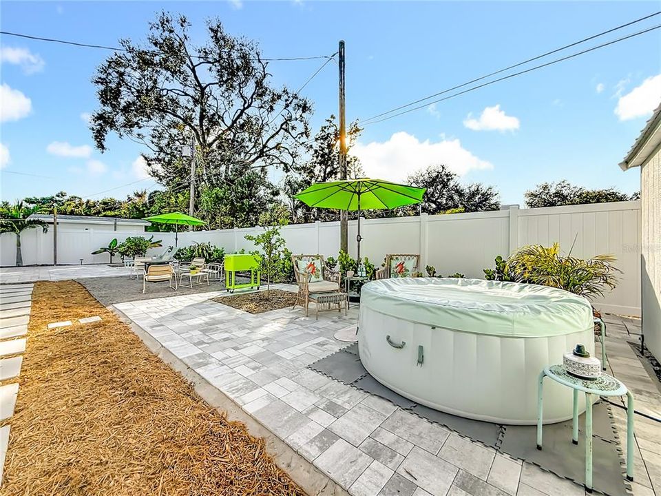 待售: $499,000 (3 贝兹, 1 浴室, 1090 平方英尺)