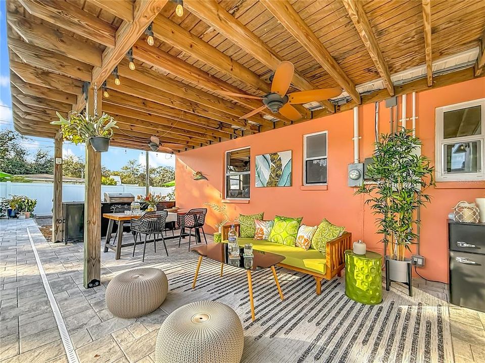 待售: $499,000 (3 贝兹, 1 浴室, 1090 平方英尺)