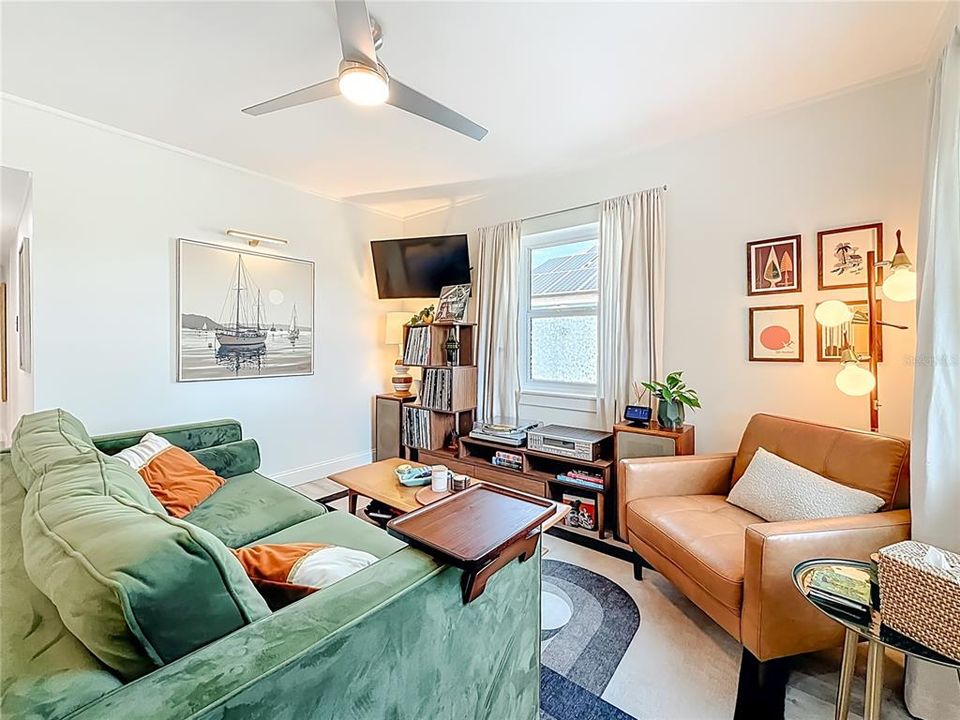 待售: $499,000 (3 贝兹, 1 浴室, 1090 平方英尺)