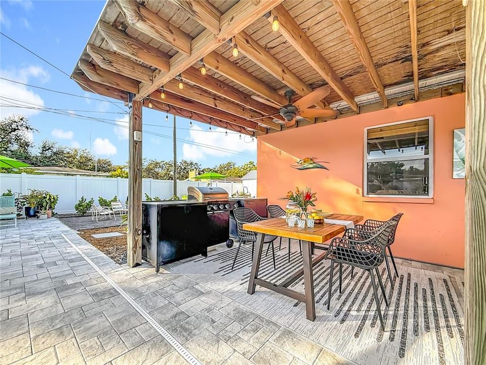 待售: $499,000 (3 贝兹, 1 浴室, 1090 平方英尺)