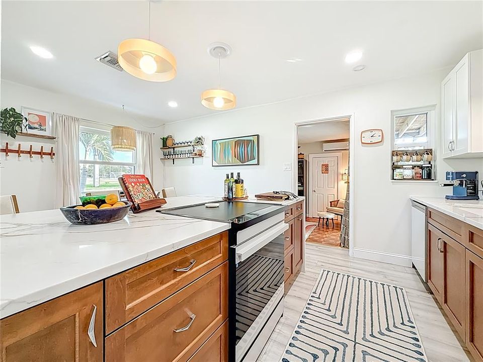 待售: $499,000 (3 贝兹, 1 浴室, 1090 平方英尺)