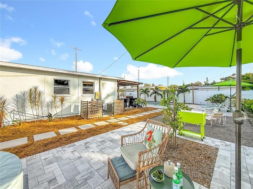 待售: $499,000 (3 贝兹, 1 浴室, 1090 平方英尺)