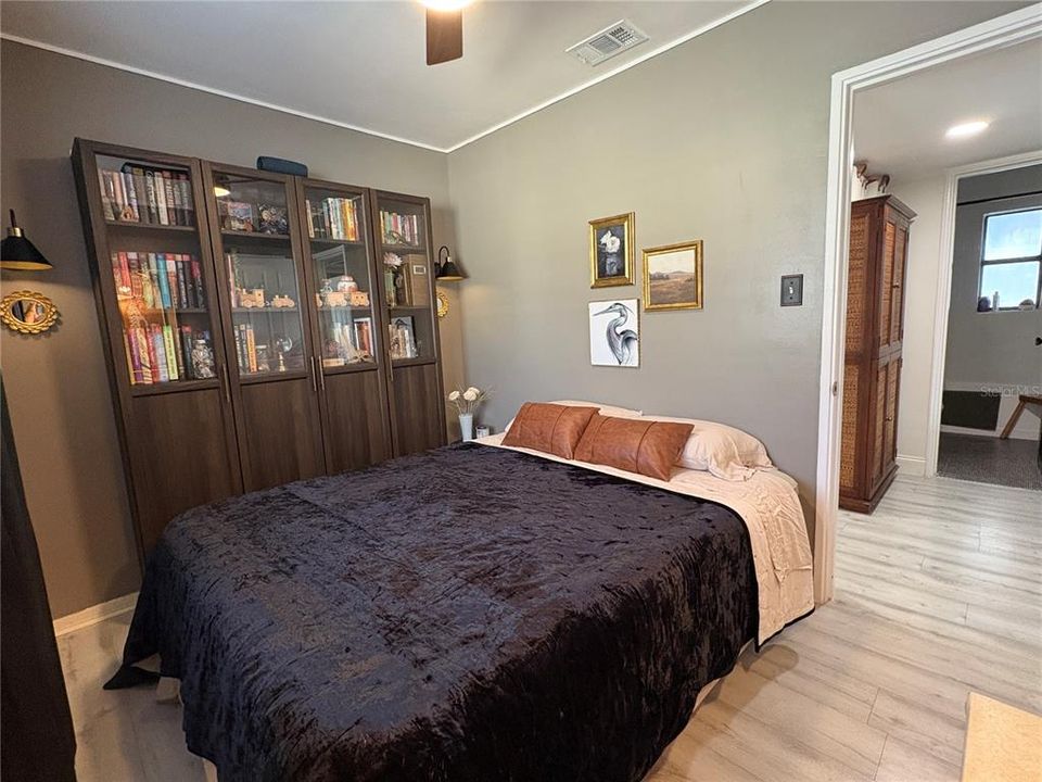 待售: $499,000 (3 贝兹, 1 浴室, 1090 平方英尺)