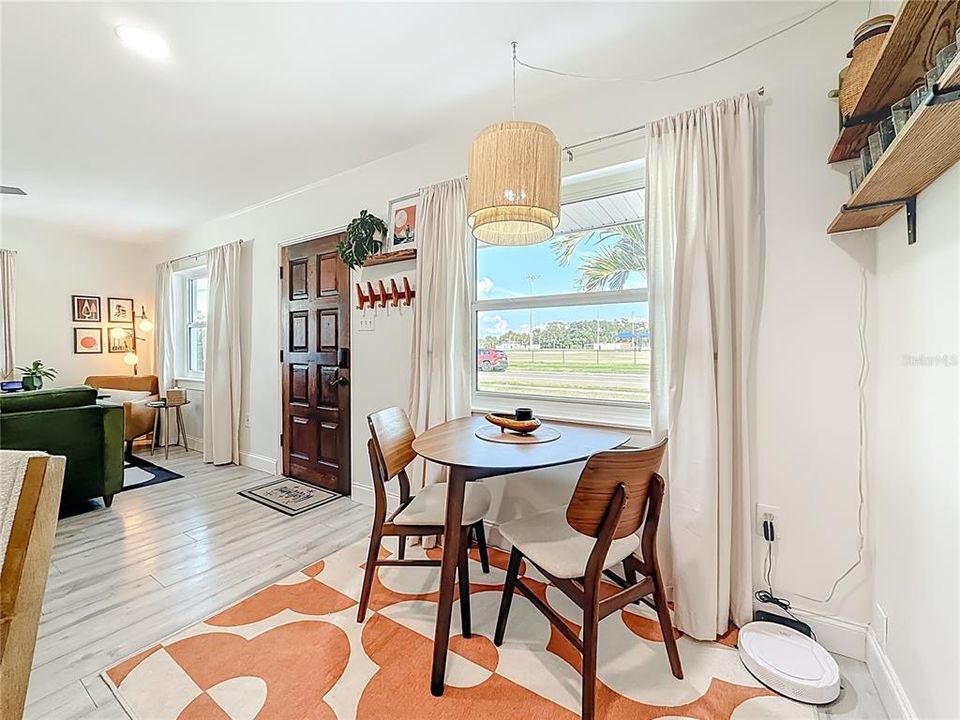 待售: $499,000 (3 贝兹, 1 浴室, 1090 平方英尺)