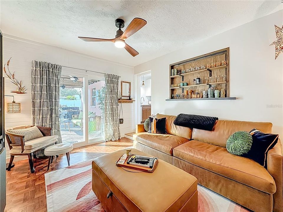 待售: $499,000 (3 贝兹, 1 浴室, 1090 平方英尺)