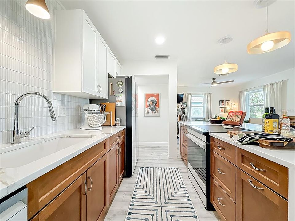 待售: $499,000 (3 贝兹, 1 浴室, 1090 平方英尺)