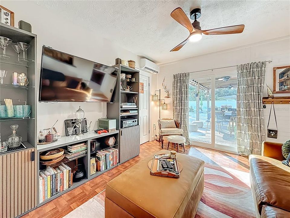 待售: $499,000 (3 贝兹, 1 浴室, 1090 平方英尺)