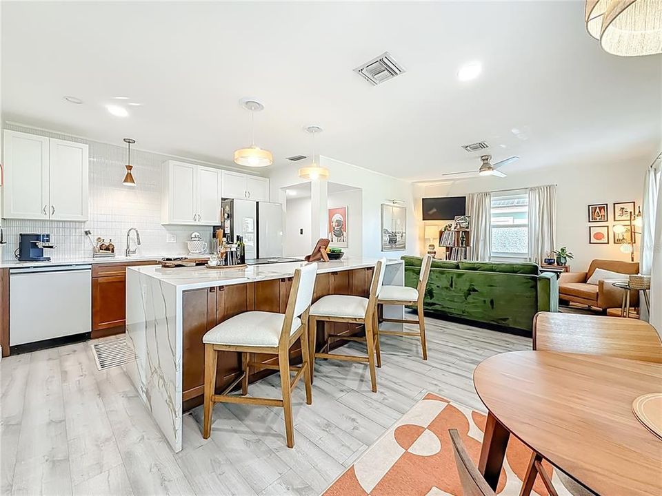 待售: $499,000 (3 贝兹, 1 浴室, 1090 平方英尺)