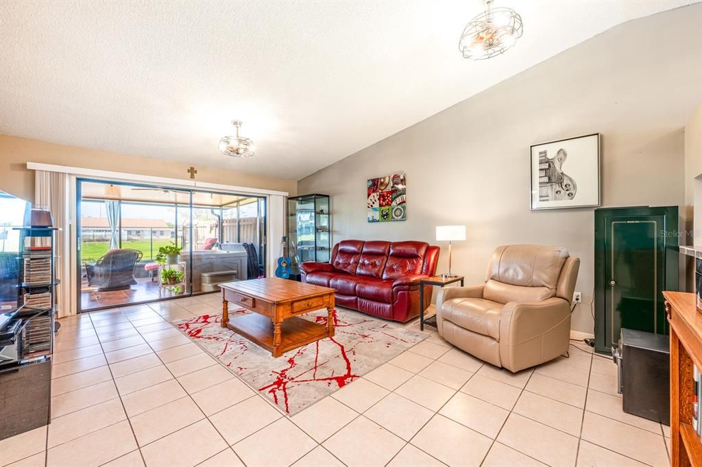 待售: $365,000 (3 贝兹, 2 浴室, 1399 平方英尺)