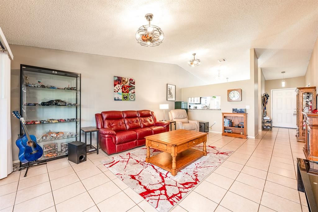 待售: $365,000 (3 贝兹, 2 浴室, 1399 平方英尺)