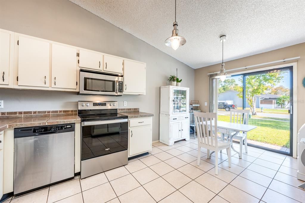 待售: $365,000 (3 贝兹, 2 浴室, 1399 平方英尺)