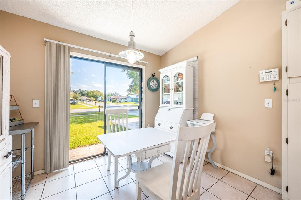 待售: $365,000 (3 贝兹, 2 浴室, 1399 平方英尺)