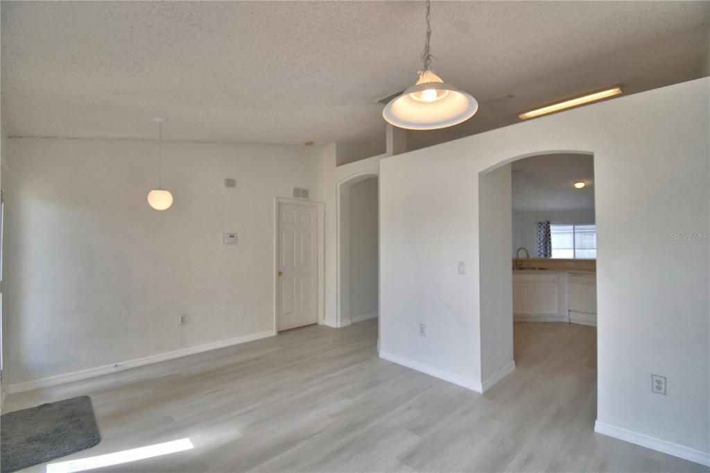 出租: $1,750 (4 贝兹, 2 浴室, 1674 平方英尺)