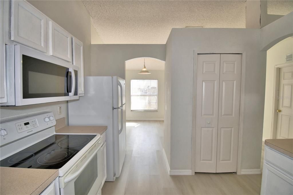 出租: $1,750 (4 贝兹, 2 浴室, 1674 平方英尺)