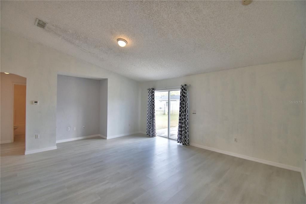 出租: $1,750 (4 贝兹, 2 浴室, 1674 平方英尺)