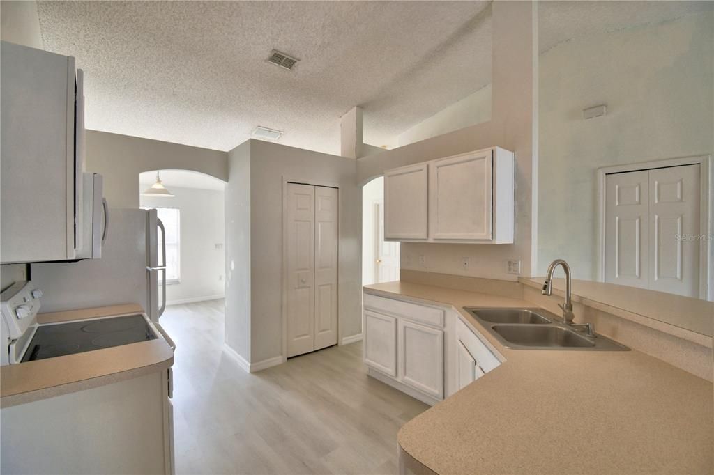 出租: $1,750 (4 贝兹, 2 浴室, 1674 平方英尺)