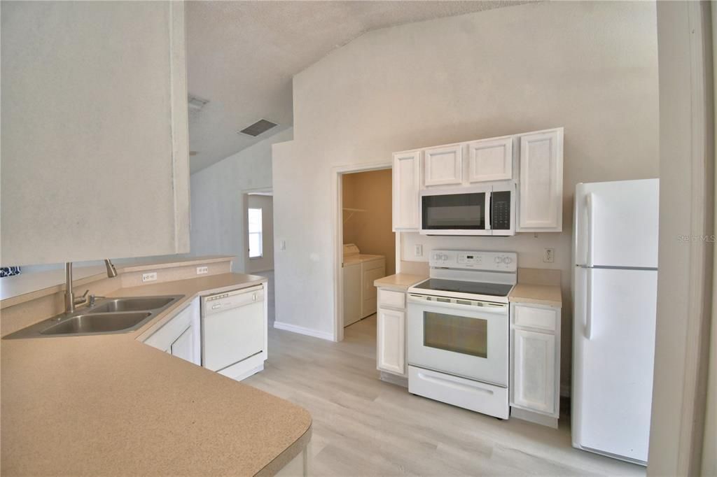 出租: $1,750 (4 贝兹, 2 浴室, 1674 平方英尺)