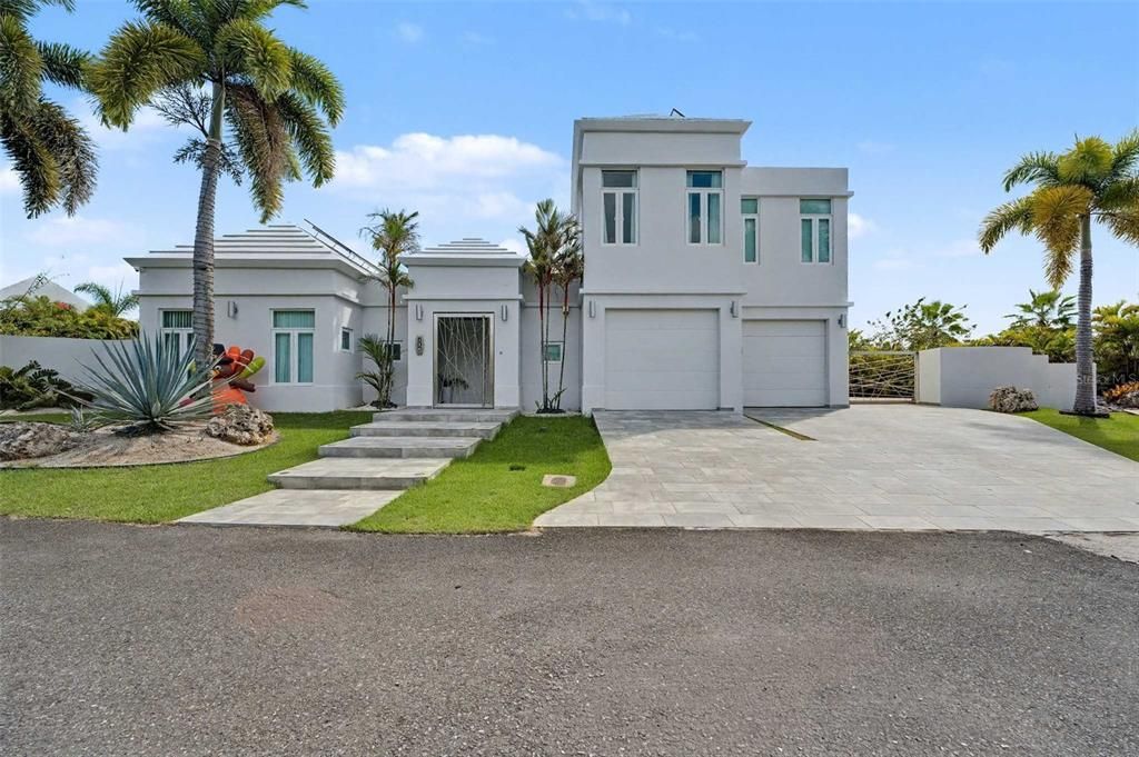 Active With Contract: $1,795,000 (4 beds, 3 baths, 3857 Square Feet)