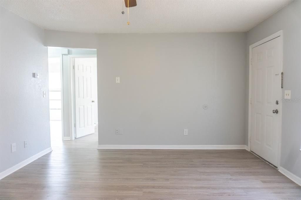 出租: $1,495 (2 贝兹, 1 浴室, 960 平方英尺)