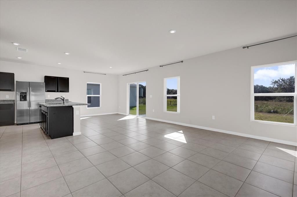 待售: $334,000 (4 贝兹, 2 浴室, 1900 平方英尺)