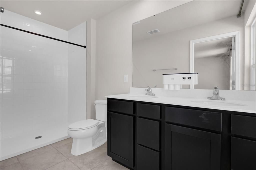 待售: $334,000 (4 贝兹, 2 浴室, 1900 平方英尺)