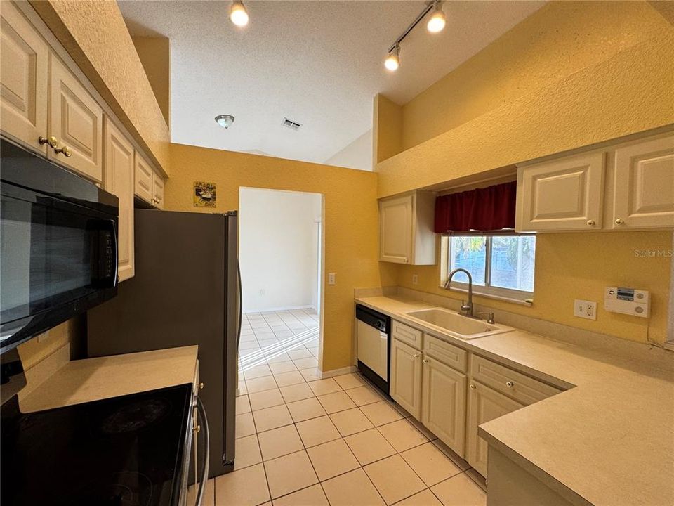 For Sale: $269,900 (4 beds, 2 baths, 1905 Square Feet)