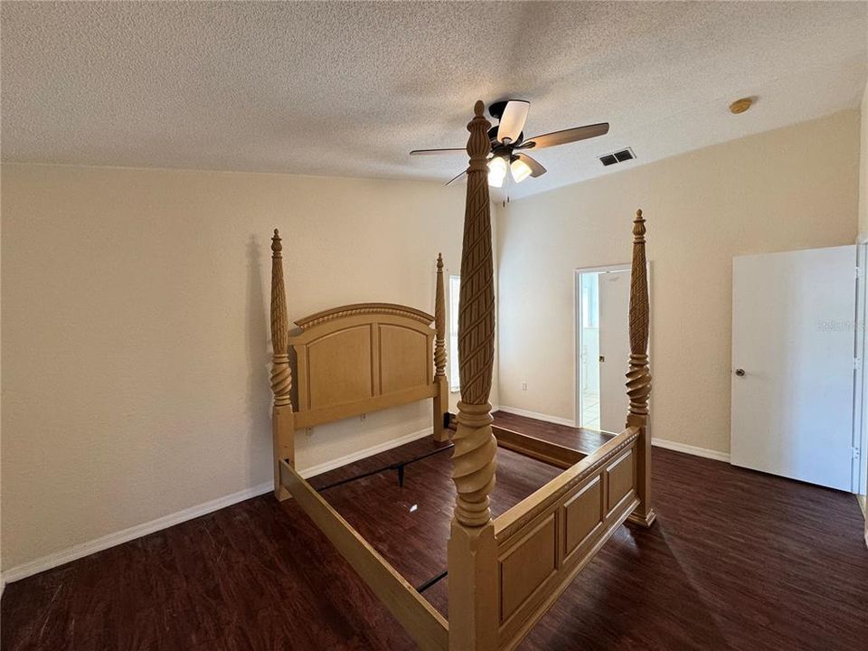 For Sale: $269,900 (4 beds, 2 baths, 1905 Square Feet)