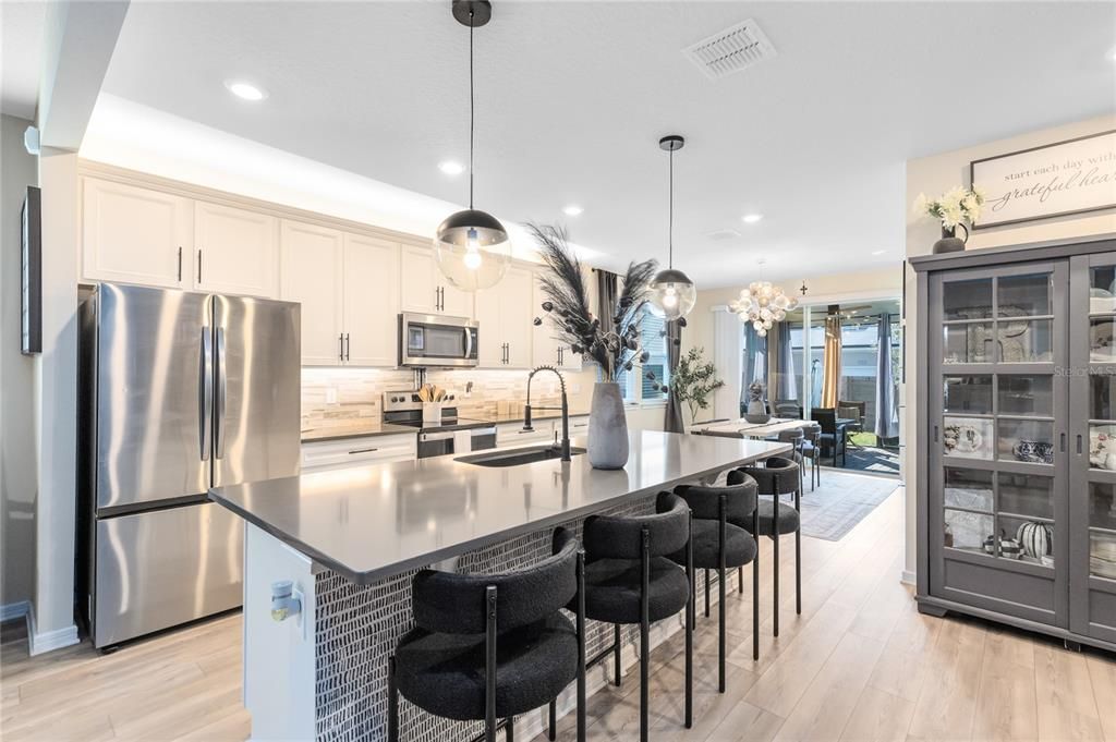 For Sale: $479,900 (3 beds, 2 baths, 1881 Square Feet)