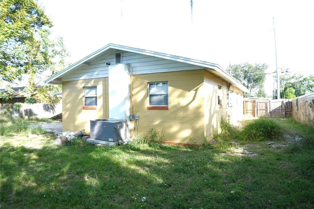 合同活跃: $199,000 (3 贝兹, 1 浴室, 1150 平方英尺)