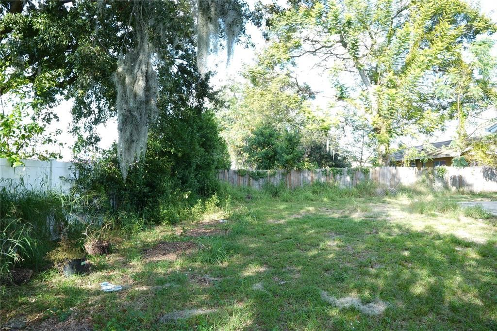 合同活跃: $199,000 (3 贝兹, 1 浴室, 1150 平方英尺)