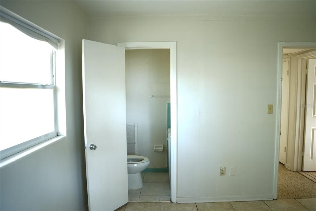 合同活跃: $199,000 (3 贝兹, 1 浴室, 1150 平方英尺)