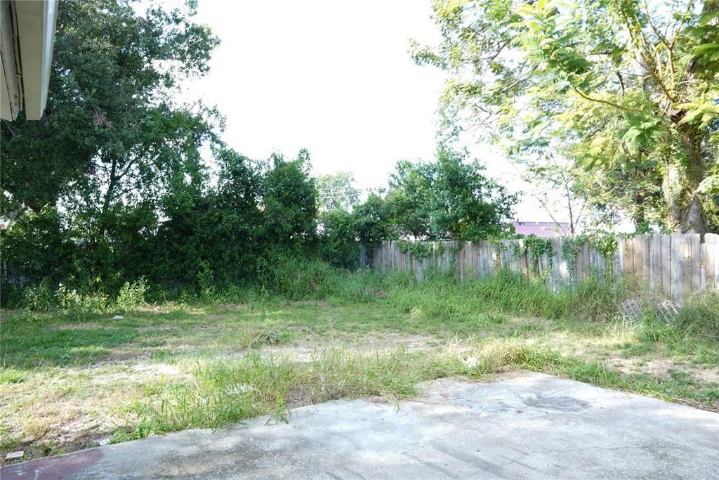 合同活跃: $199,000 (3 贝兹, 1 浴室, 1150 平方英尺)