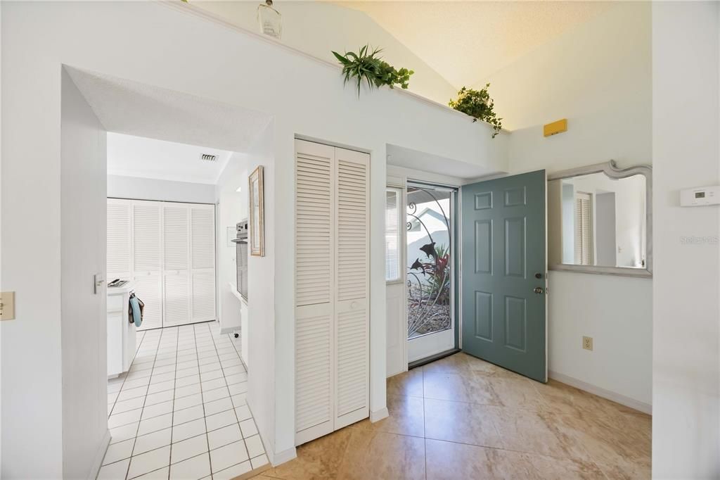 For Sale: $324,900 (2 beds, 2 baths, 1327 Square Feet)