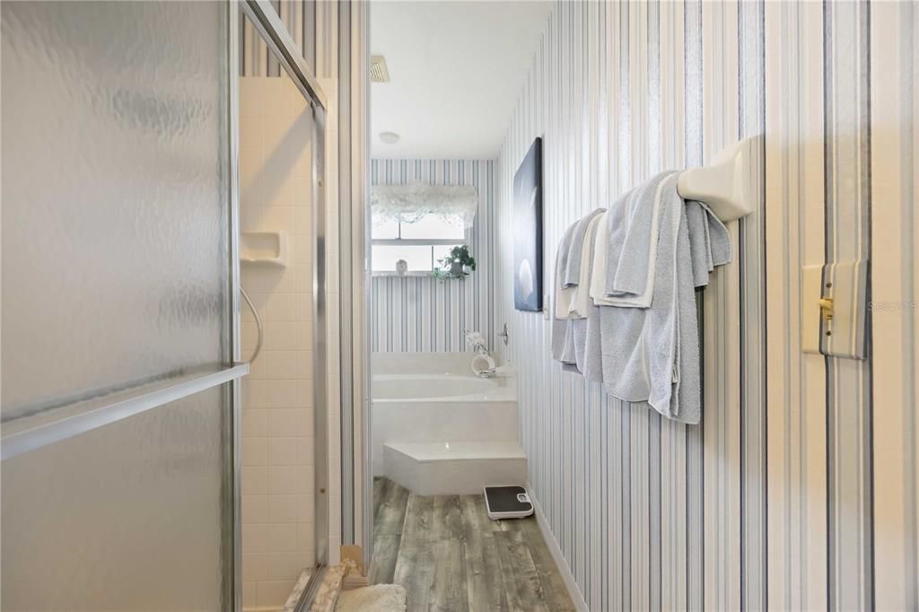 For Sale: $324,900 (2 beds, 2 baths, 1327 Square Feet)