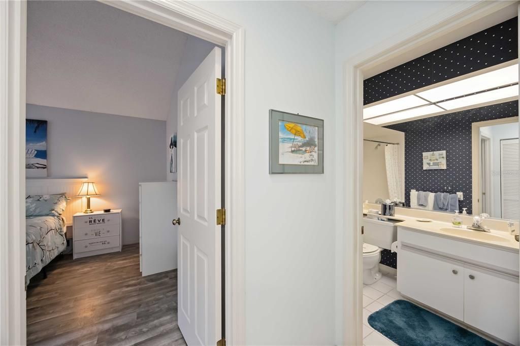 For Sale: $324,900 (2 beds, 2 baths, 1327 Square Feet)