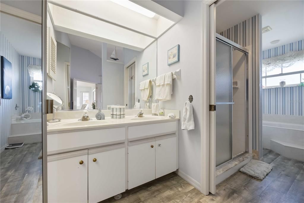 For Sale: $324,900 (2 beds, 2 baths, 1327 Square Feet)