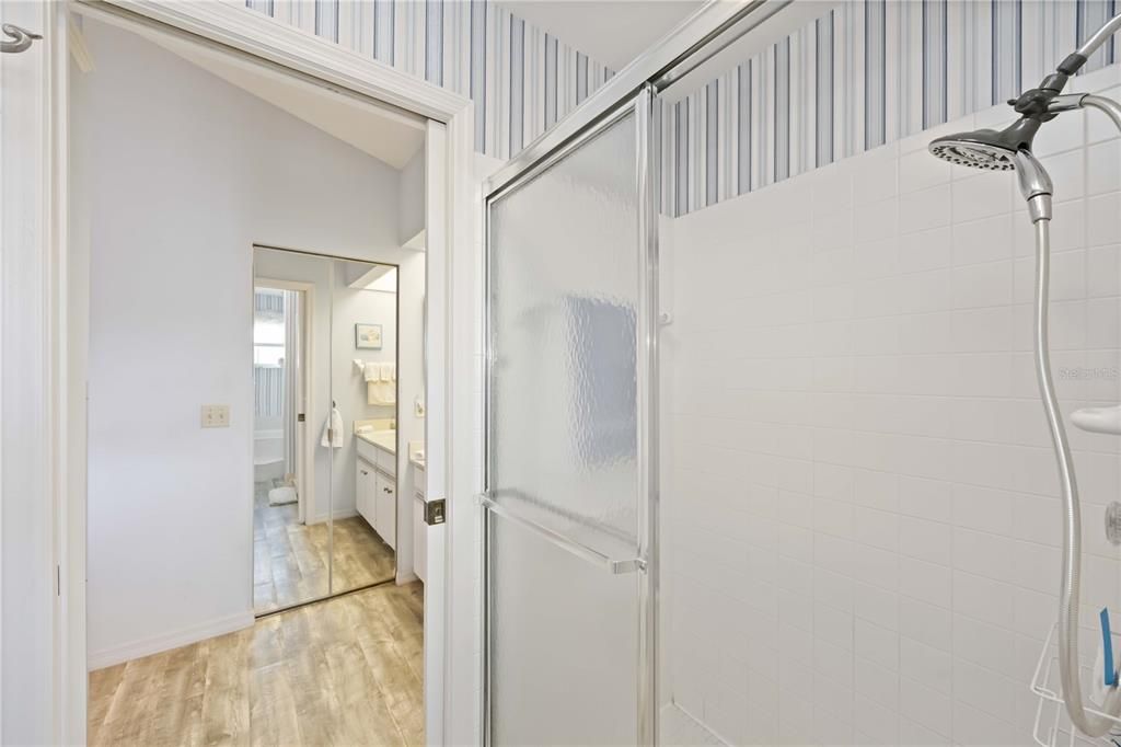 For Sale: $324,900 (2 beds, 2 baths, 1327 Square Feet)