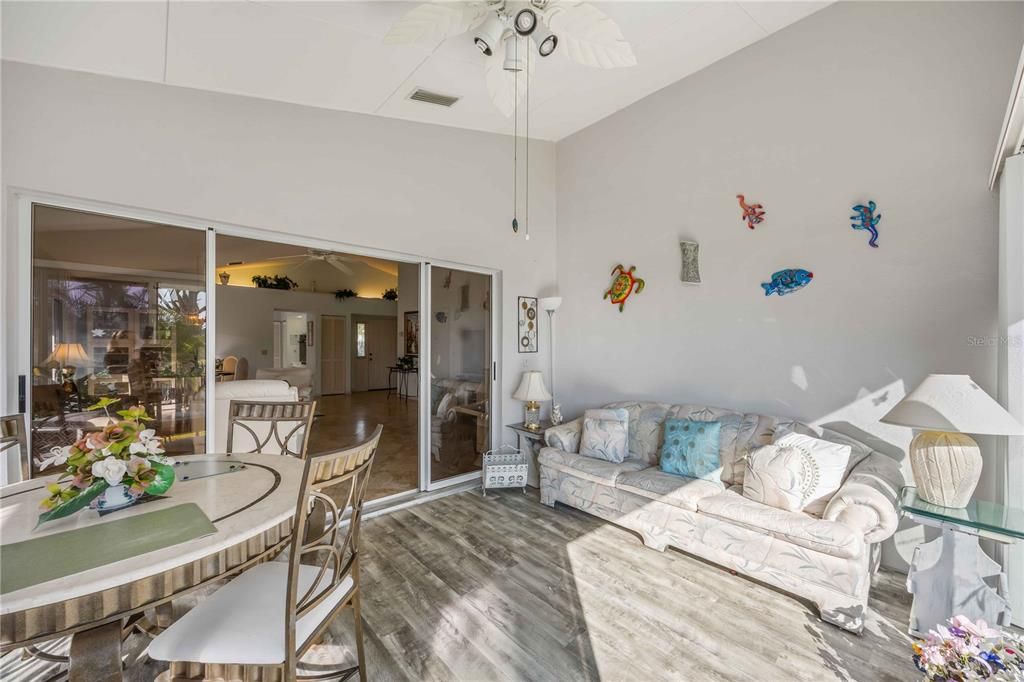 For Sale: $324,900 (2 beds, 2 baths, 1327 Square Feet)